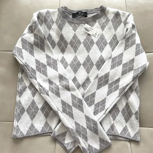 Super soft Italian argyle sweater NWT